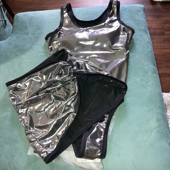 Swimsuit - Picture 2 of 4